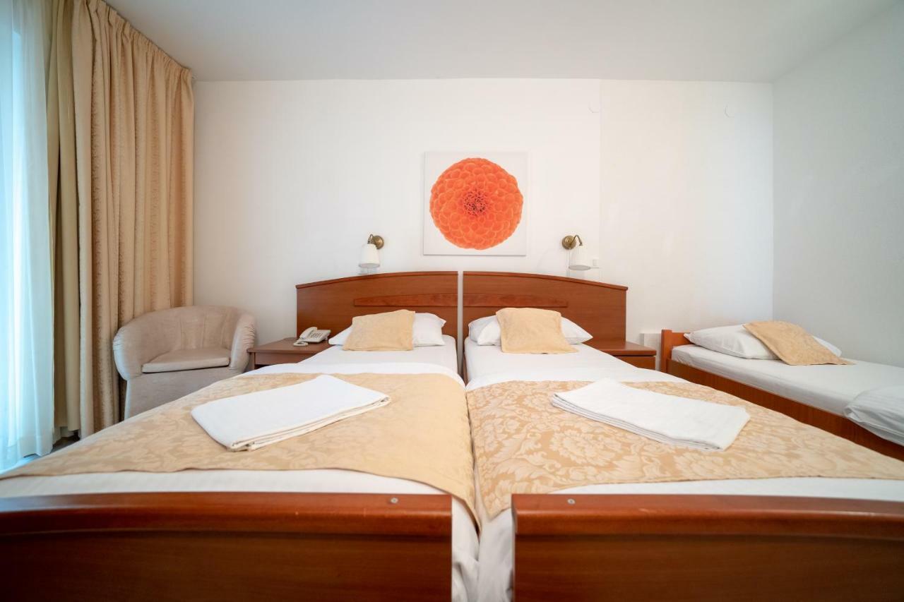 Hotel Hygge Biograd Na Moru Exterior foto