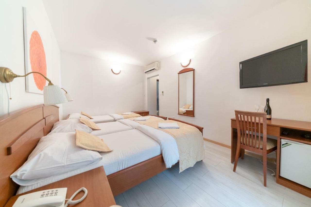 Hotel Hygge Biograd Na Moru Exterior foto