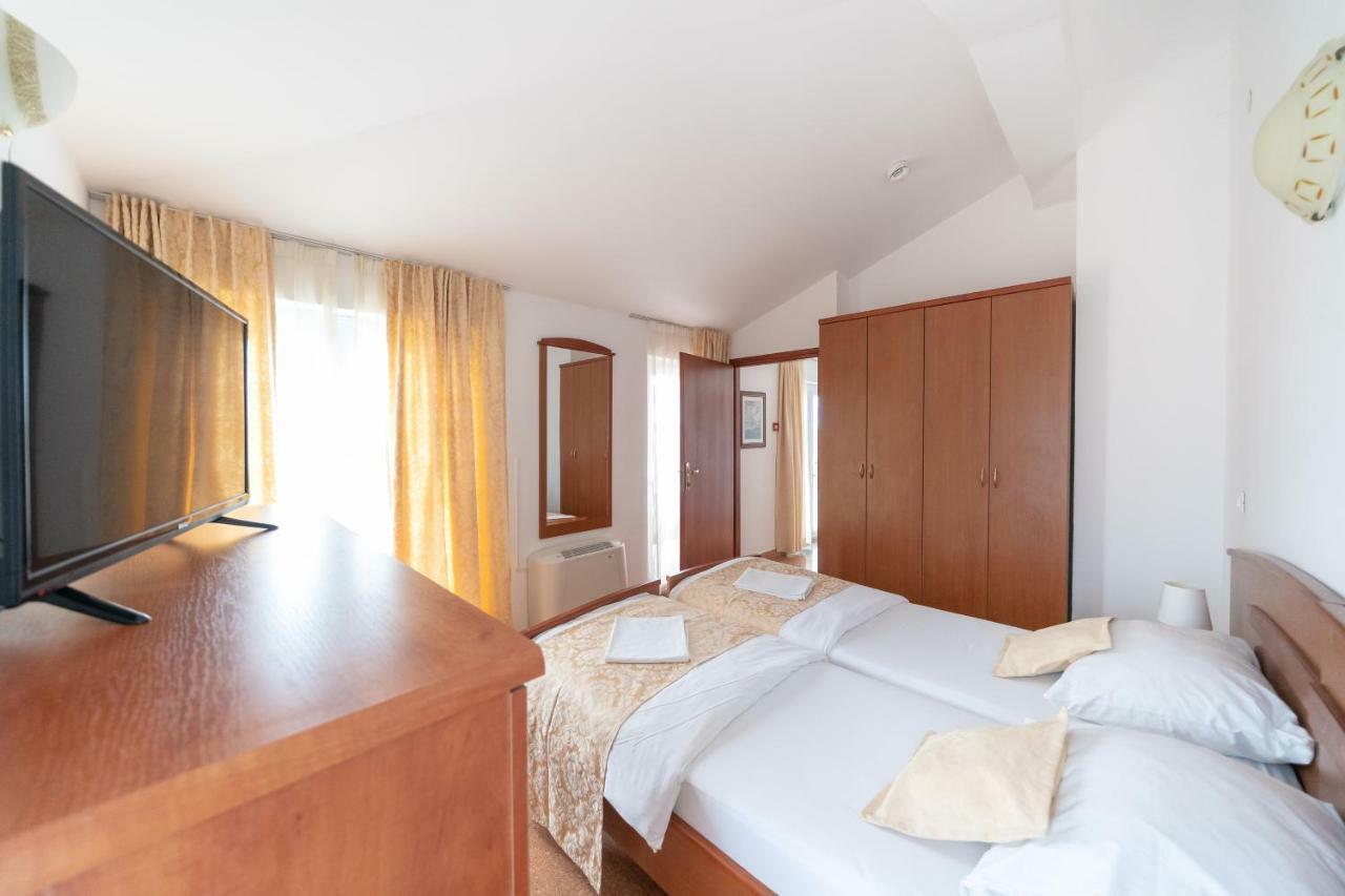 Hotel Hygge Biograd Na Moru Exterior foto
